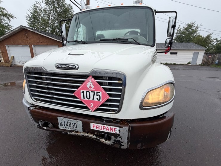 #1797-•-1996-freightliner-m2-lp-truck-image-13