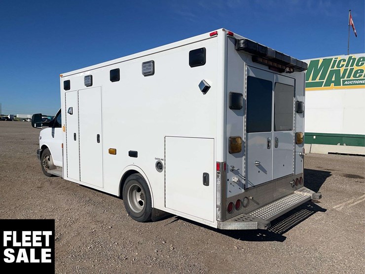 2017-chevrolet-express-s/a-ambulance-image-3