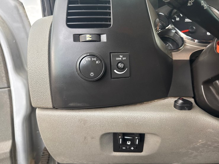 2013-chevrolet-2500-image-47