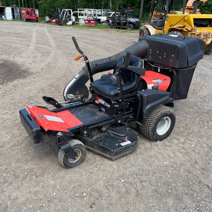 #6072 • Ariens Zoom 1540 Zero Turn Lawn Mower