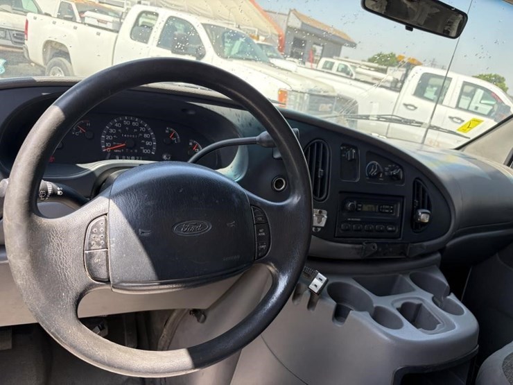 2002-ford-e350-image-17