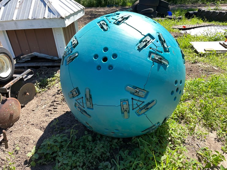 #7128-•-compost-ball-image-1