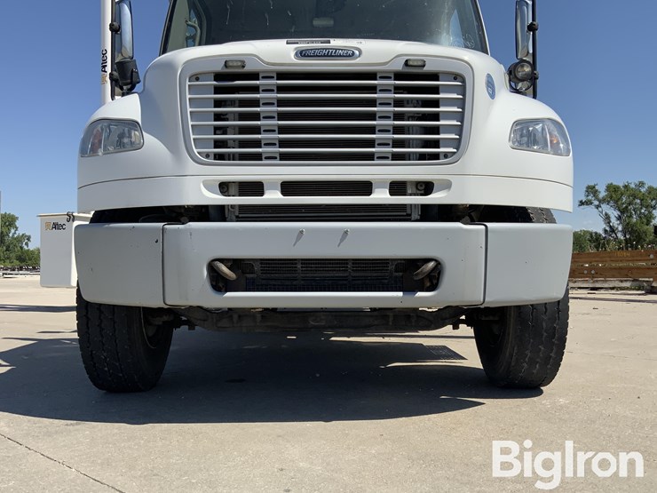 2016-freightliner-m2-106-image-17