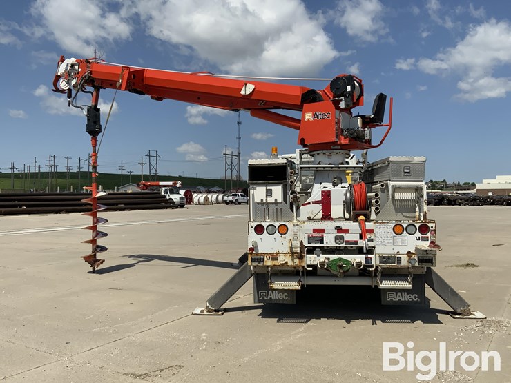 2012-freightliner-m2-106-image-14