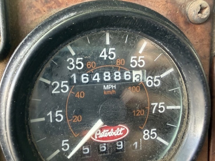 2002-peterbilt-330-image-27