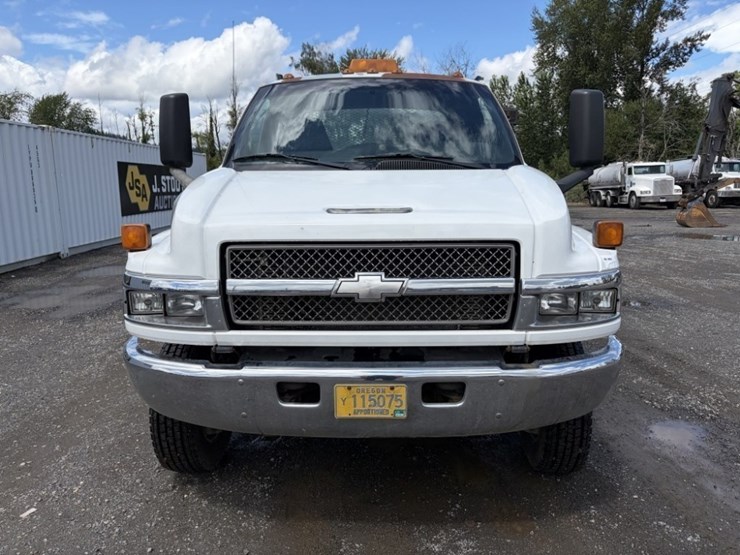 2006-chevrolet-c4500-4x4-service-truck-image-8
