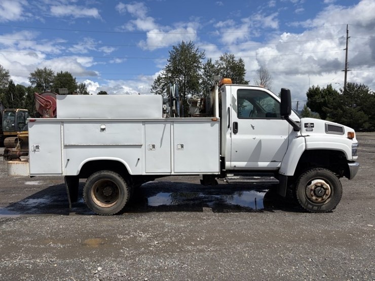 2006-chevrolet-c4500-4x4-service-truck-image-3