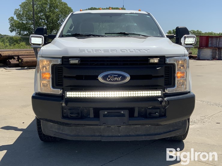 2017-ford-f350-xl-image-2