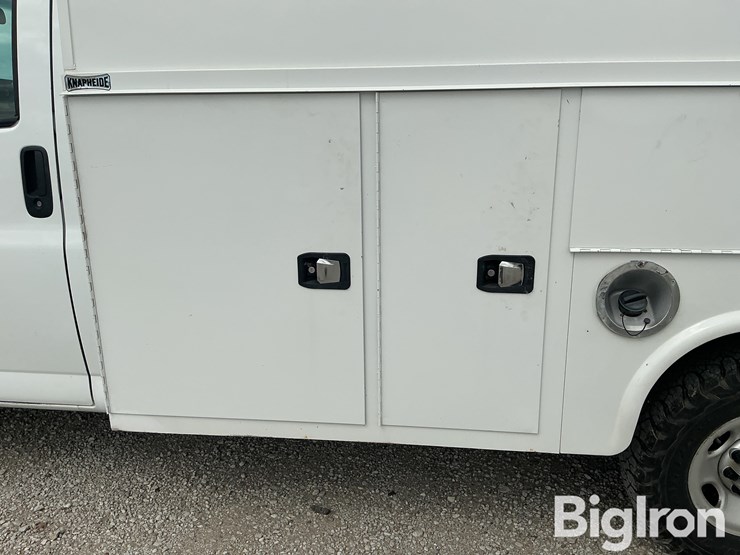 2017-utility-van-image-12