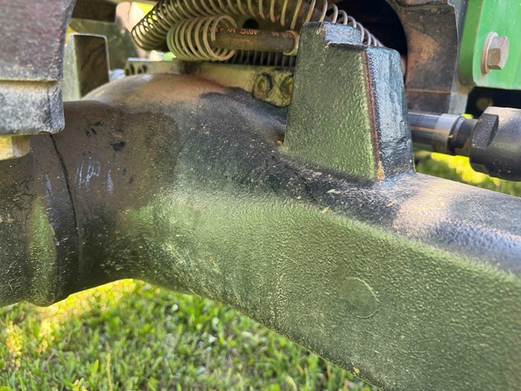 2011-john-deere-5101e-image-11