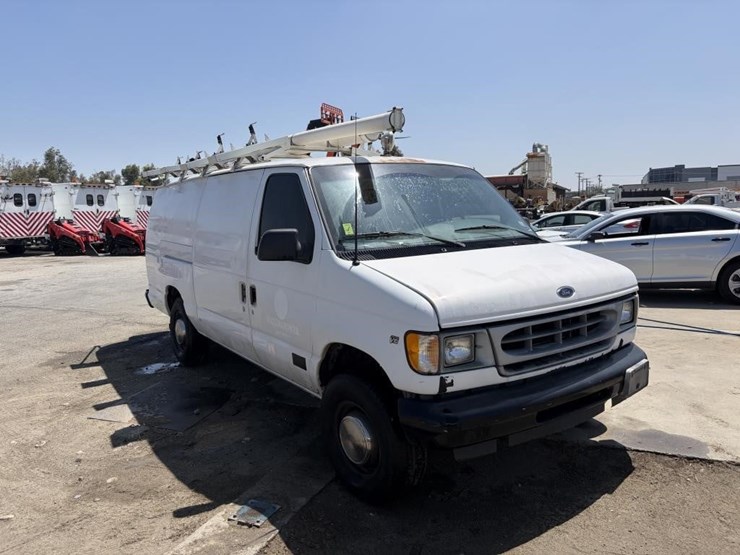 2002-ford-e350-image-2