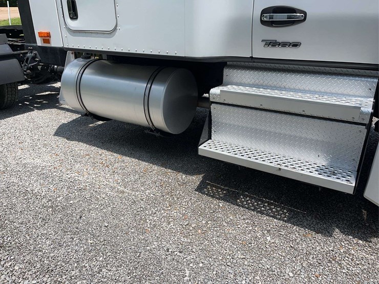 2022-kenworth-t680-image-5