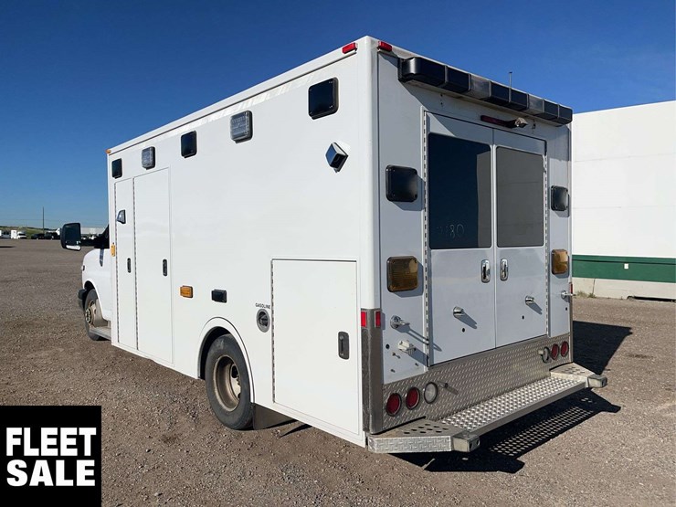 2018-chevrolet-express-s/a-ambulance-image-3