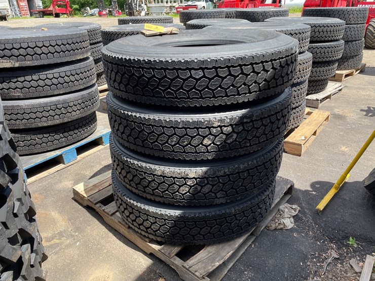 #6522-•-set-of-(4)-semi-tires-image-1