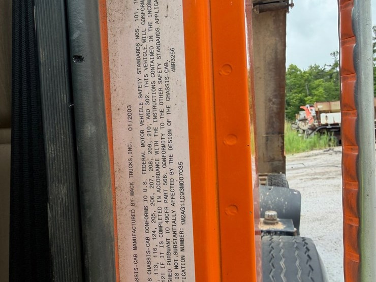 #1471-•-2003-mack-713v-granite-tri-axle-dump-truck-image-80