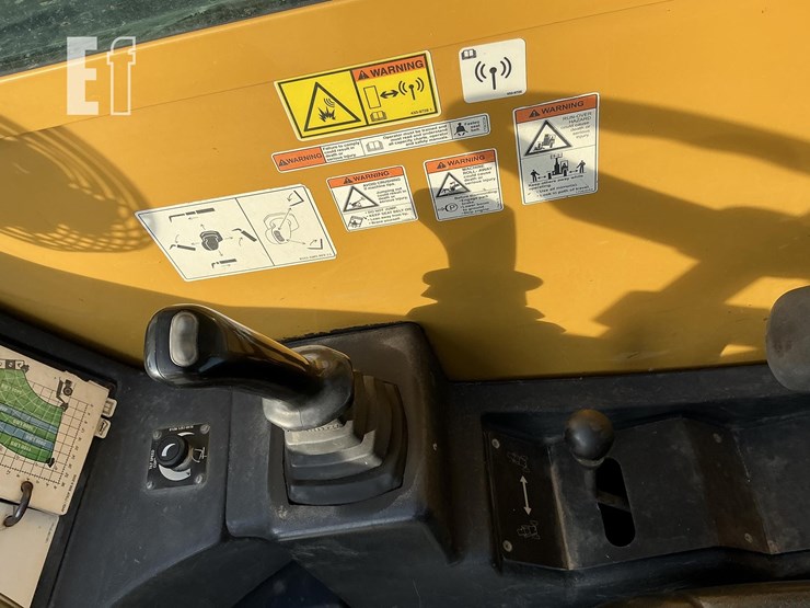 2007-caterpillar-tl943-image-10