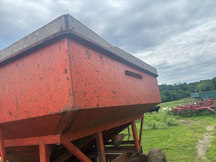 #2221-•-korhumel-industries-6072-fertilizer-gravity-wagon-image-7