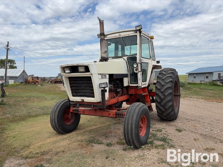 1975-case-1370-2wd-tractor-image-1
