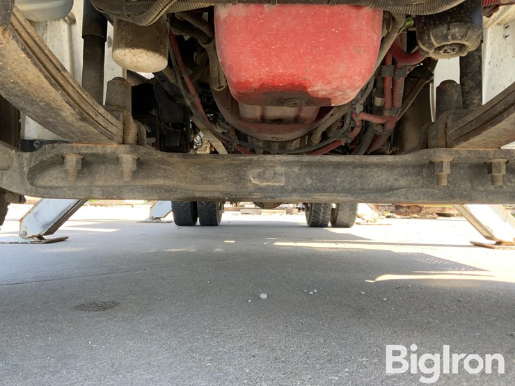 2016-freightliner-m2-106-image-18