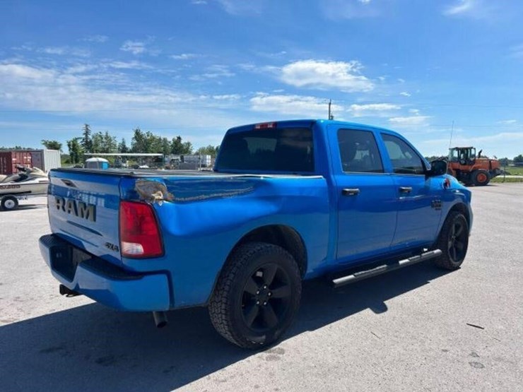 2021-ram-1500-classic-image-3