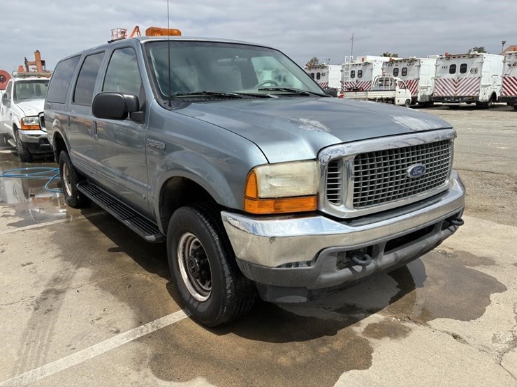 2000-ford-excursion-image-2