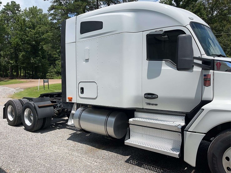 2022-kenworth-t680-image-6