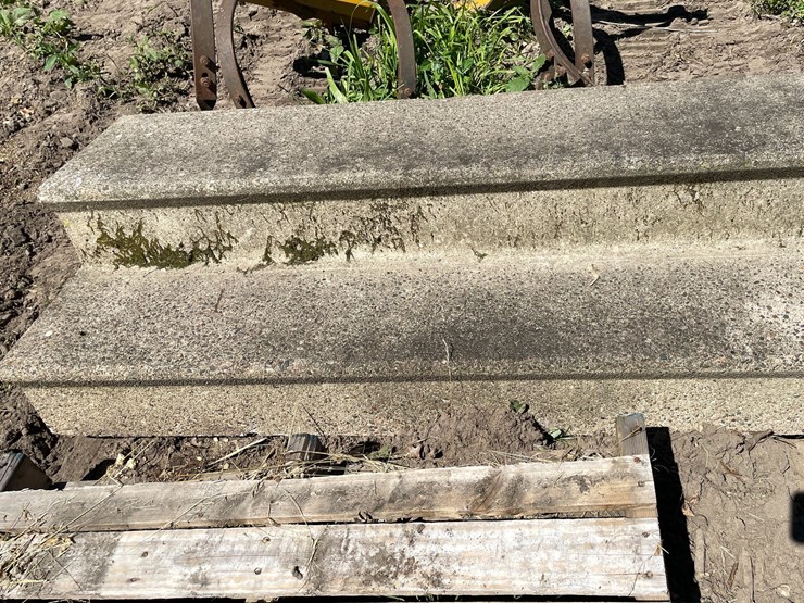 #7137-•-t-posts,-concrete-steps,-and-more-image-8