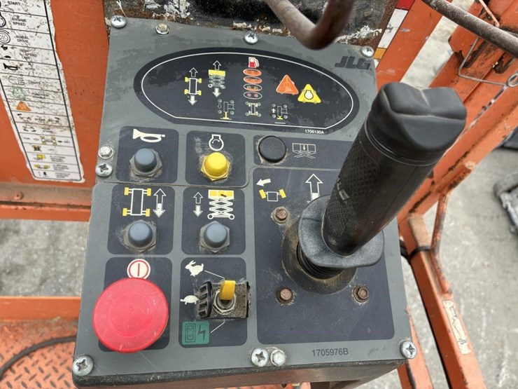 2002-jlg-260mrt-image-15