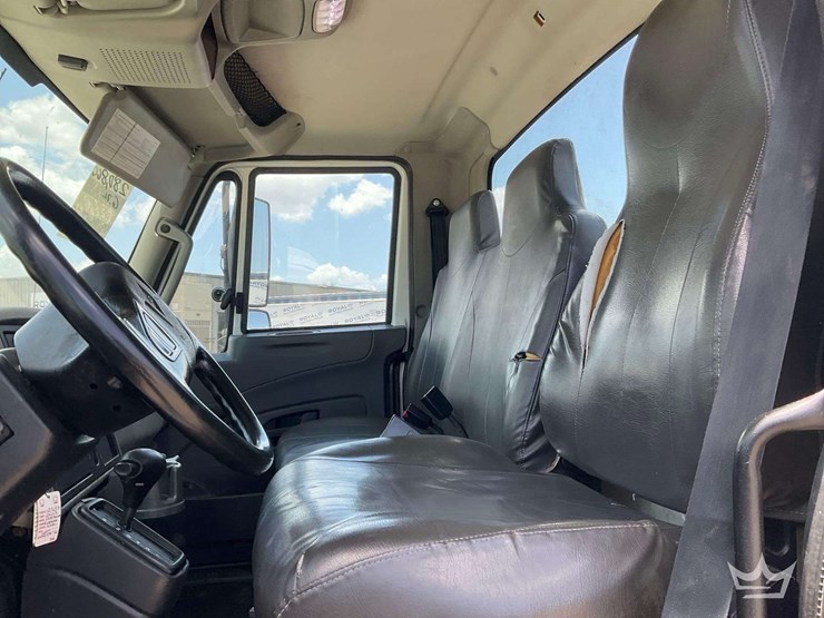 2017-international-durastar-4300-image-23