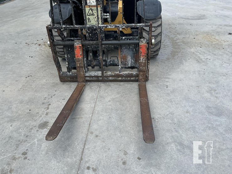 2016-caterpillar-th255c-image-9