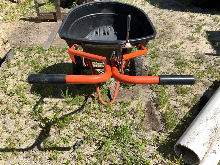 #7115-•-agri-fab-lawn-spreader-image-6