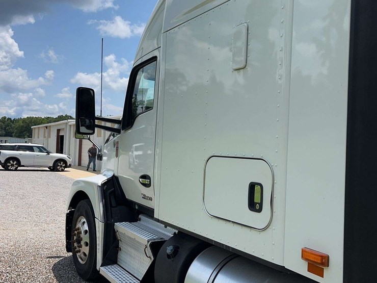 2022-kenworth-t680-image-14