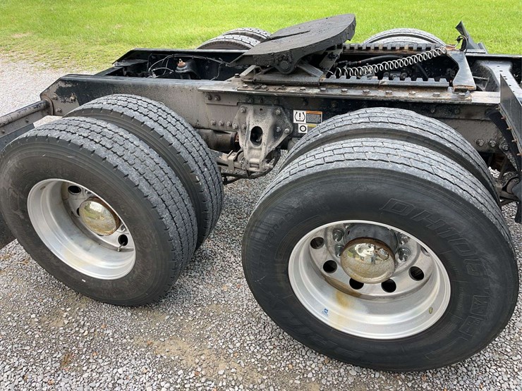 2022-kenworth-t680-image-7