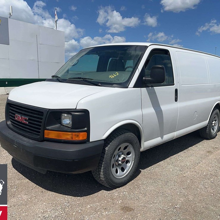 2014 GMC Savana Cargo Van