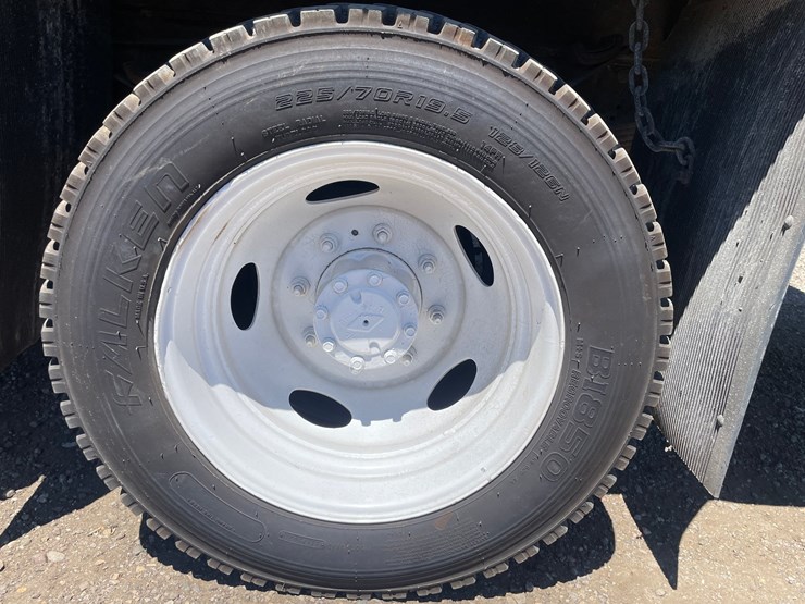 2001-ford-f550-image-21