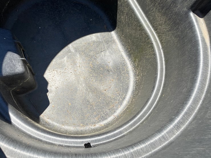 #7133-•-rubbermaid-stock-tank-image-6