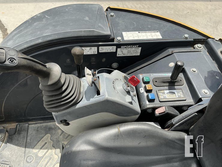2020-deere-26g-image-14