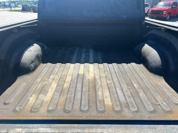 2021-ram-1500-classic-image-78