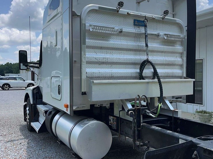 2022-kenworth-t680-image-11