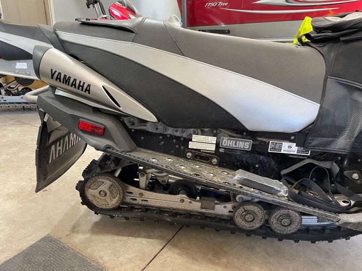 #7105-•-2007-yamaha-snowmobile-(has-registration-card)-image-11