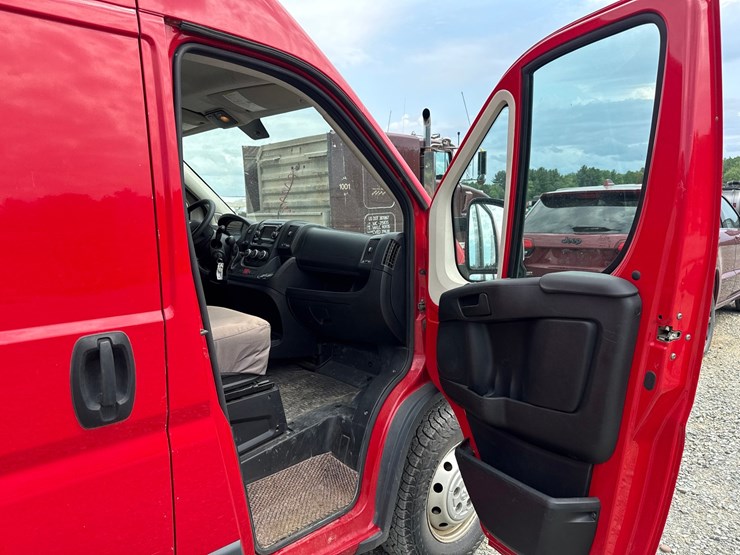 2015-dodge-ram-van-image-75