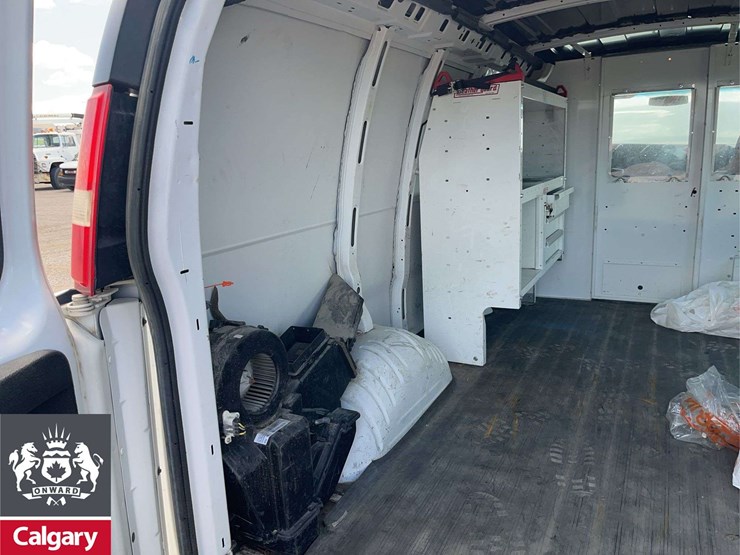 2014-gmc-savana-cargo-van-image-20