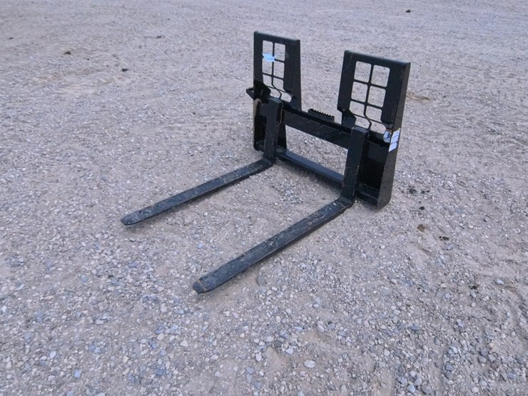 #2056-•-new-hd-skid-steer-quick-attach-forks-image-2