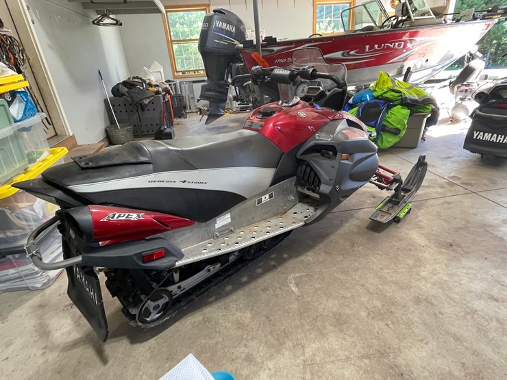 #7106-•-2009-yamaha-apex-snowmobile-(has-registration-card)-image-3