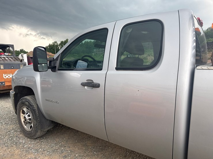 2013-chevrolet-2500-image-27