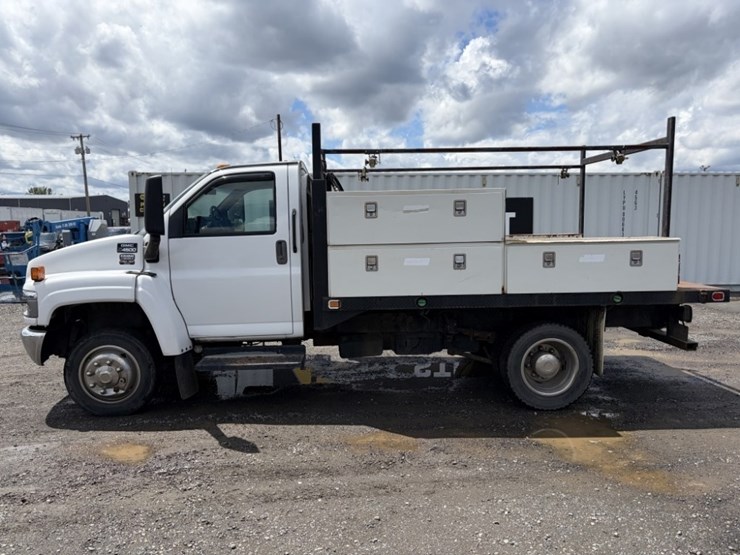 2006-gmc-c4500-flatbed-truck-image-7