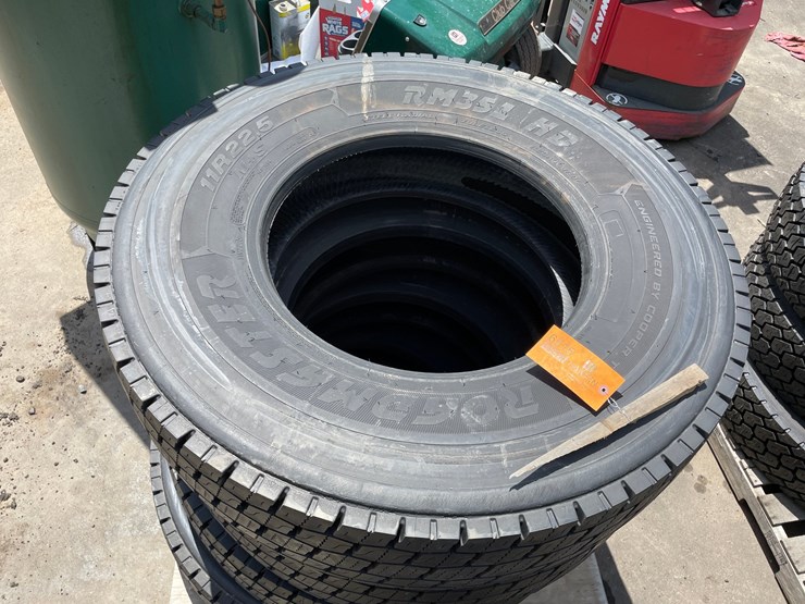 #6515-•-set-of-(4)-semi-tires-image-5