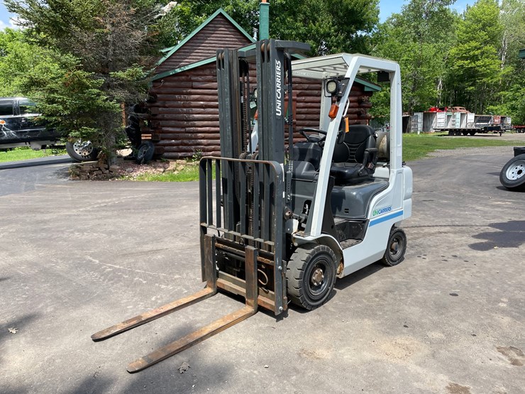 #6065-•-2014-4000lb-unicarriers-lp-forklift-image-1