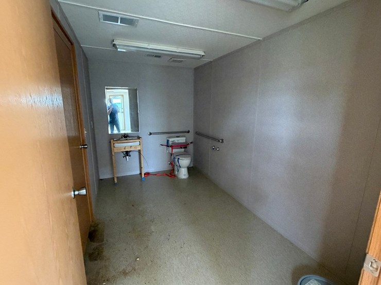 #1462-•-40"-container-office-image-11