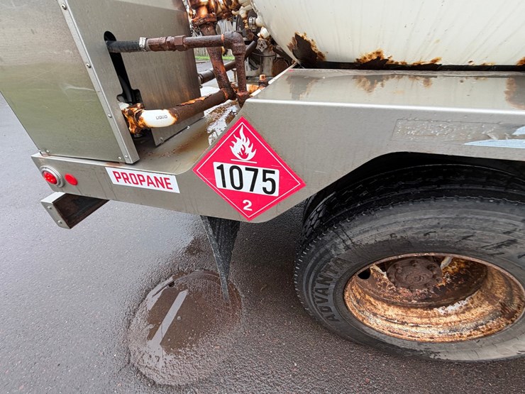 #1797-•-1996-freightliner-m2-lp-truck-image-29